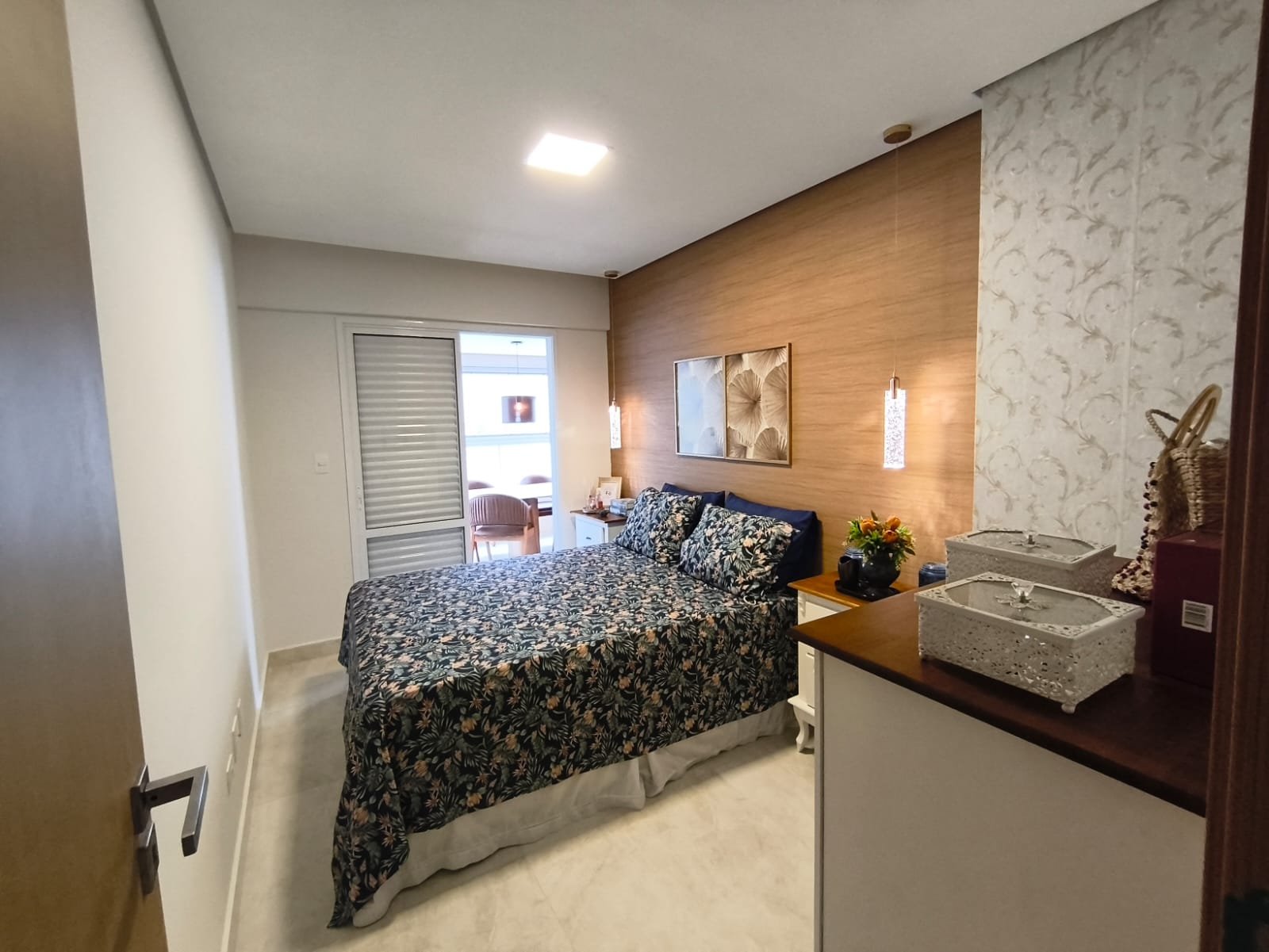 Quarto casal armário