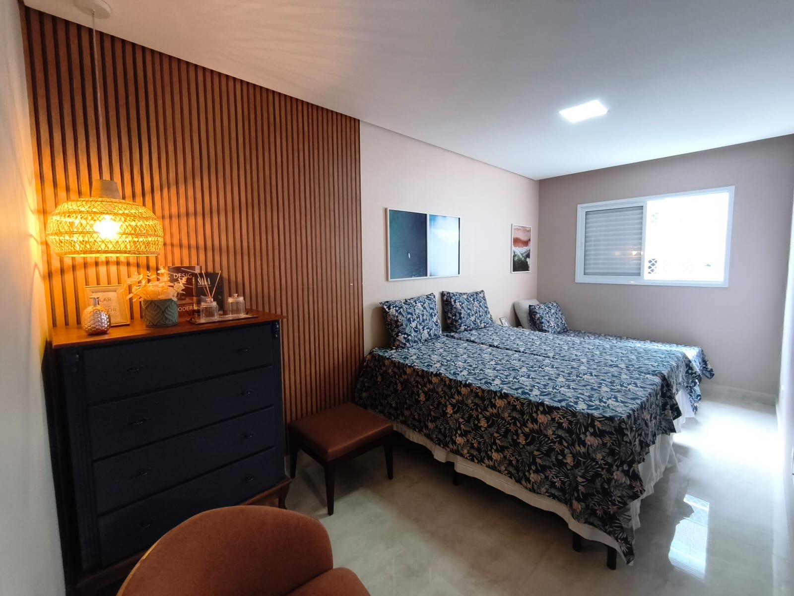 Quarto casal janela