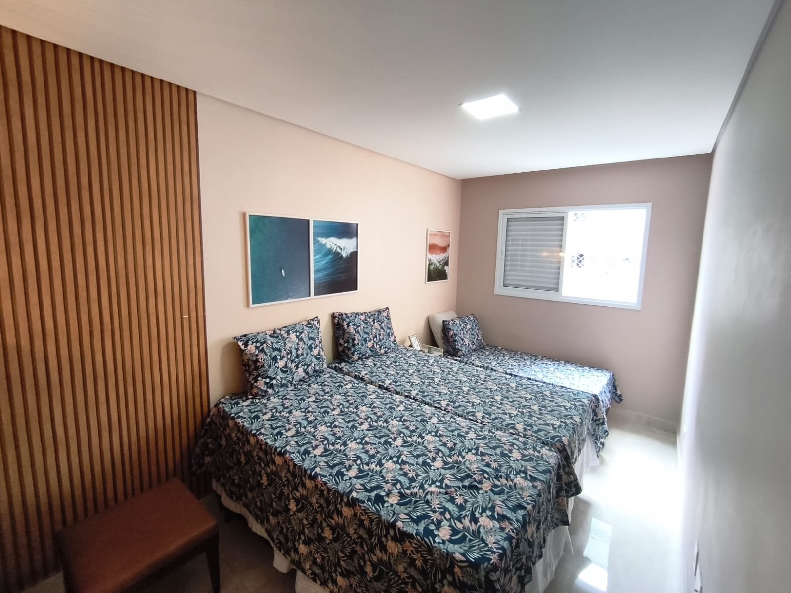 Quarto casal painel madeira